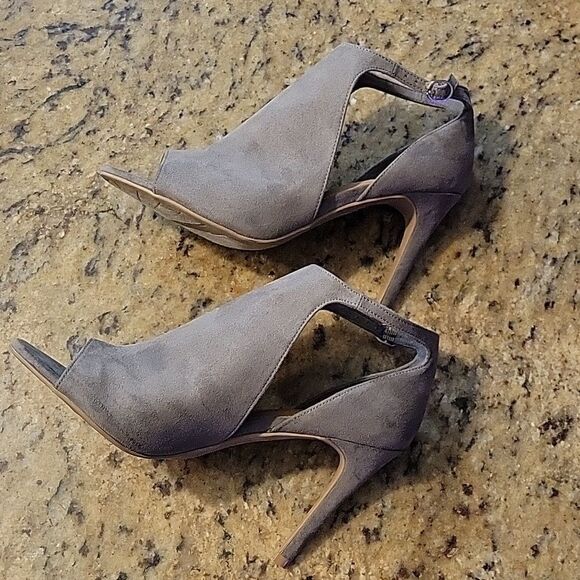 CHRISTIAN SIRIANO OPEN TOE HIGH HEEL ADJUSTABLE ANKLE STRAP SHOE - Picture 13 of 15